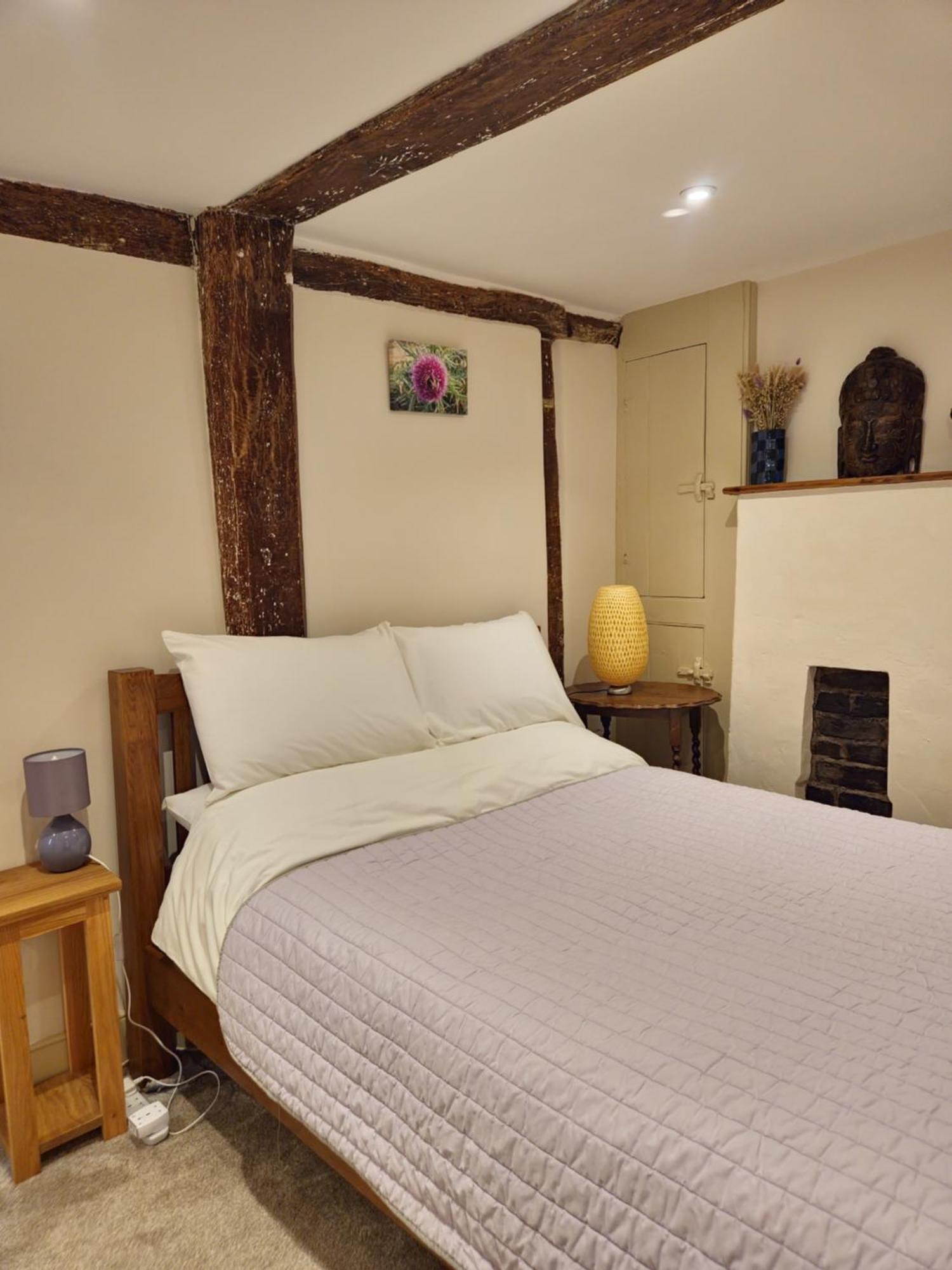 Central Gloucester Self-Catering Flat - A Hidden Gem Ngoại thất bức ảnh